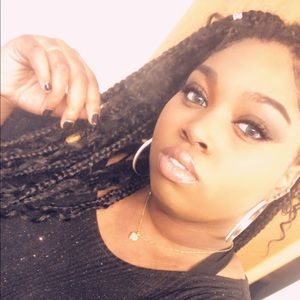 Meet your Posher, Nia